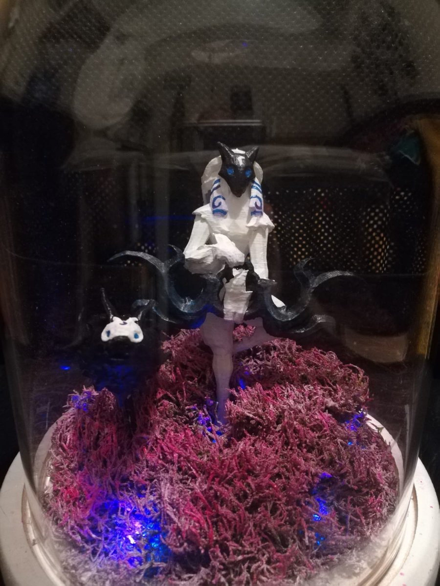 MakerLabHanover's tweet photo. Our member Svenja loves the game #LeagueOfLegends and created this decoration lamp as #fanart ! She 3d-printed the model (from thingiverse), colored the model with acryl &amp; the moss with graffiti, soldered the LEDs &amp; put it all together.✨
#diy #LeagueOfLegendsFanArt #FanArtFriday https://t.co/4vjBZSSaDT