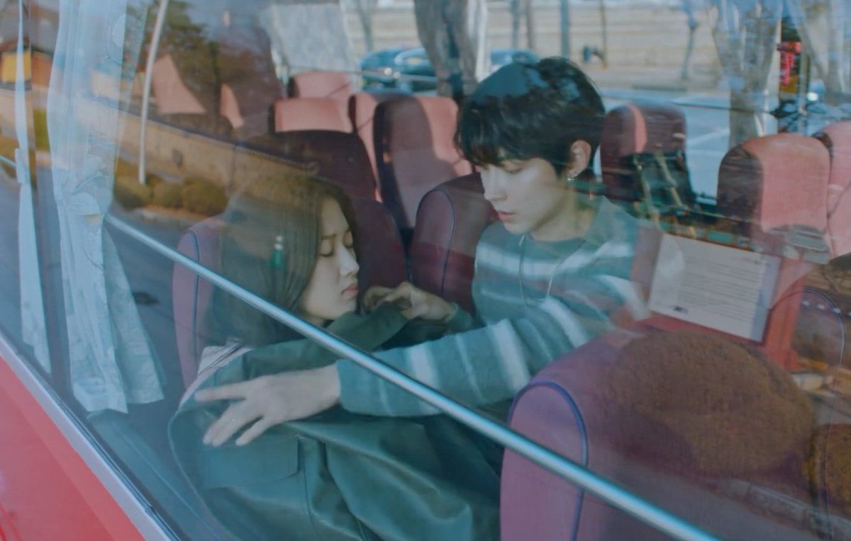 kdramathoughts_'s tweet photo. enjoying these moments of them while it last :'(( https://t.co/T1cOyk3R1S