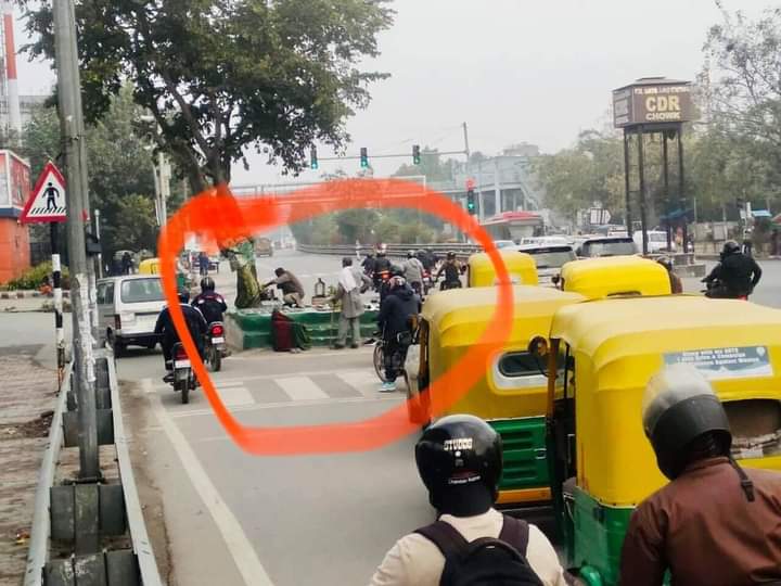 PramodNishadIND's tweet photo. अवैध निर्माण के नाम पर हनुमान मंदिर तोड़ने वाले @ArvindKejriwal जी
ऐसी कितनी (#मजार) अवैध निर्माण हैं 
इनको कब तुड़वा रहे हो या सिर्फ #हनुमान_मंदिर ही रास्ते का #रोड़ा था तुम्हारे लिए ? 
#हिन्दू_विरोधी_केजरीवाल 
@RSSorg @ippatel @neelkantbakshi @KapilMishra_IND @ashwani_mahajan https://t.co/BqSsT7hTMt