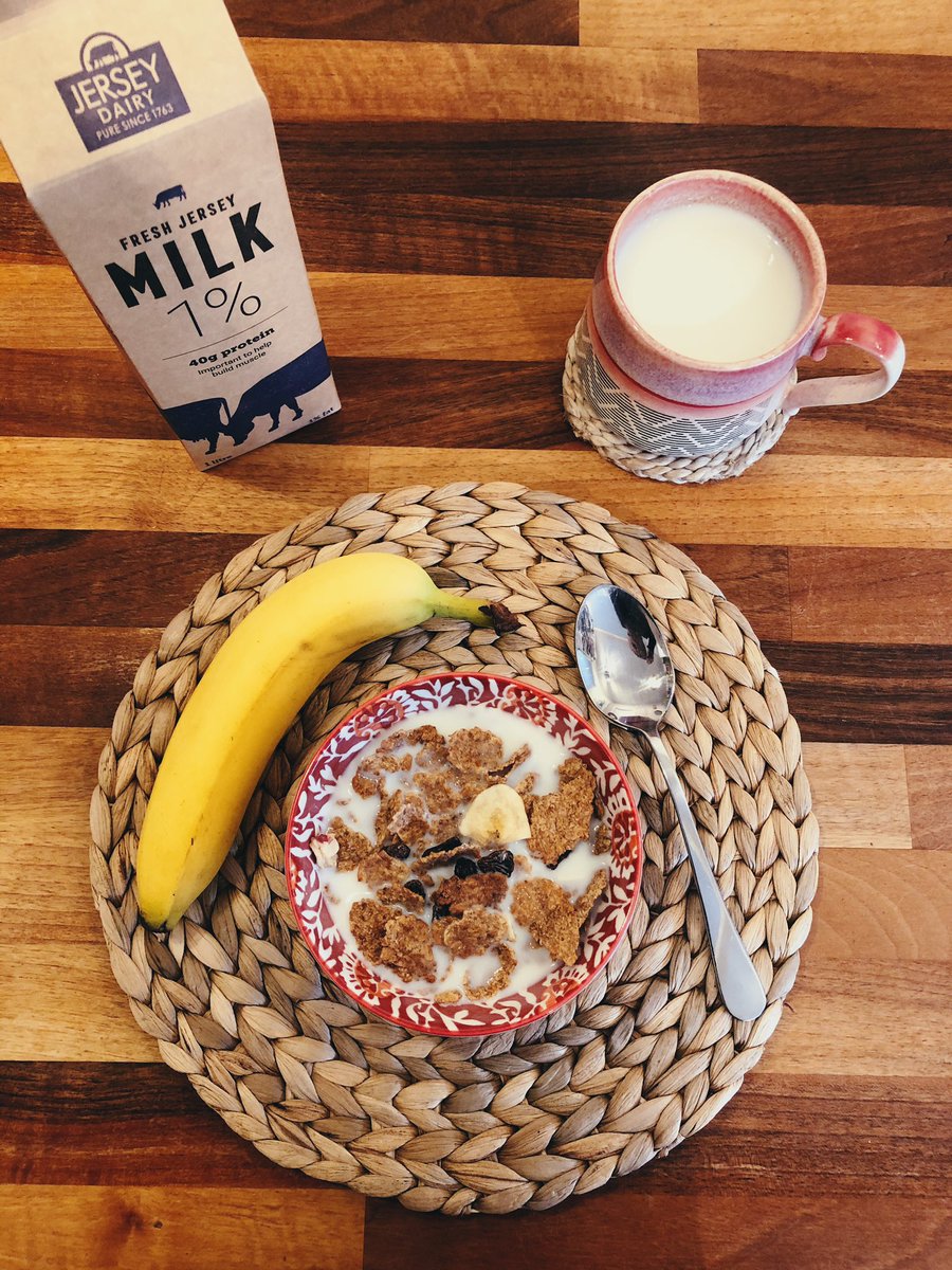 JsyDairy's tweet photo. Happy Friday! Start your day with some delicious and nutritious Jersey milk! ๐ฅ๐ฅฃ๐ #jerseydairy #jerseymilk #breakfast #bringbackbreakfast https://t.co/v3vh4w5okh