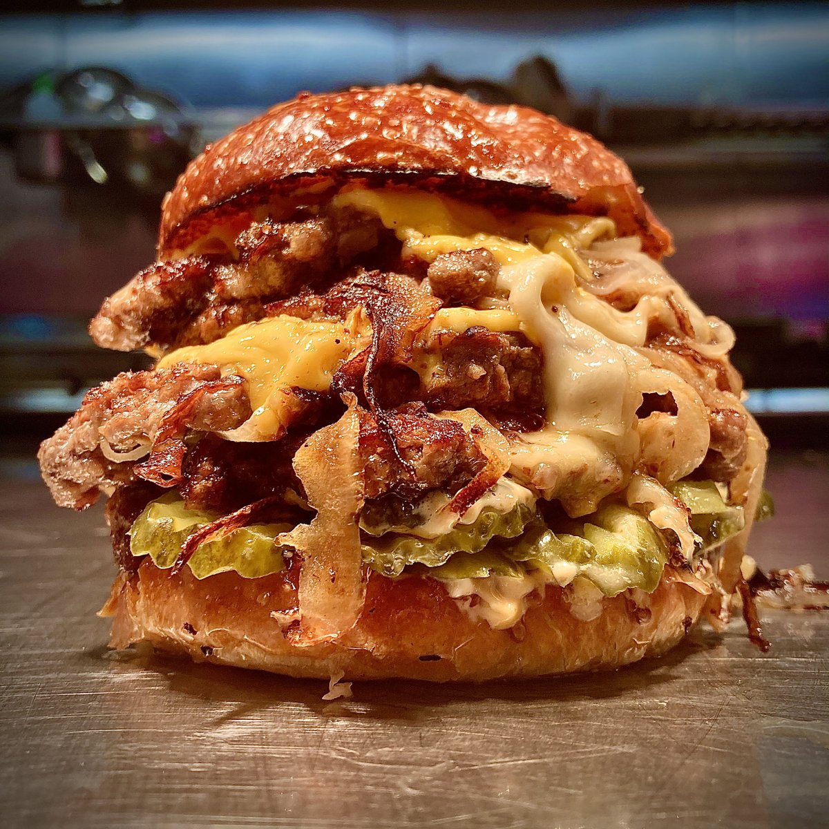 thebeefyboys's tweet photo. Double OG Boy Oklahoma style, 2 x 3oz onion smashed Beef patties , American cheese, Swiss cheese, onion, gherkin, dirty mayo! Book yourself in for a Takeaway or Delivery via email or call 01432 359209 #burgers #cheeseburgers #oklahomastyle https://t.co/bBisQFzK2f