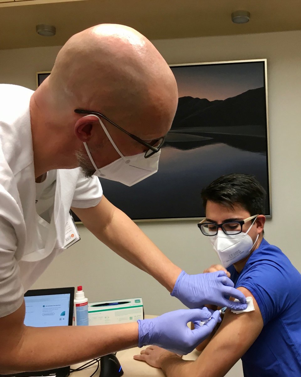 We were delighted to commence the staff COVID-19 vaccination programme at our hospitals in Vogtareuth, München Schwabing und Bad Abiling Harthausen last week. Hundreds of employees started the new year protected! #SchoenClinic #COVID19 #COVID19Vaccine