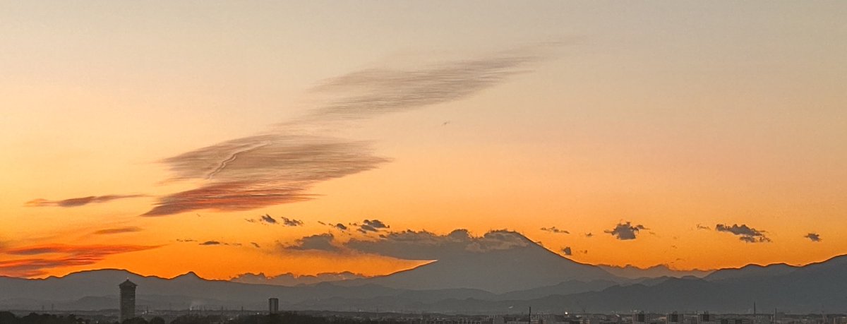k00k_0901_bts's tweet photo. #FirstSkyForRM2021
同じ空の下にいることを幸せに感じてます
いつか直接日々の感謝を伝えたいです
元気に自転車を漕ぐ姿をまた見れる日を楽しみにしてます
#RM
@BTS_twt https://t.co/1Li3FwSQAC