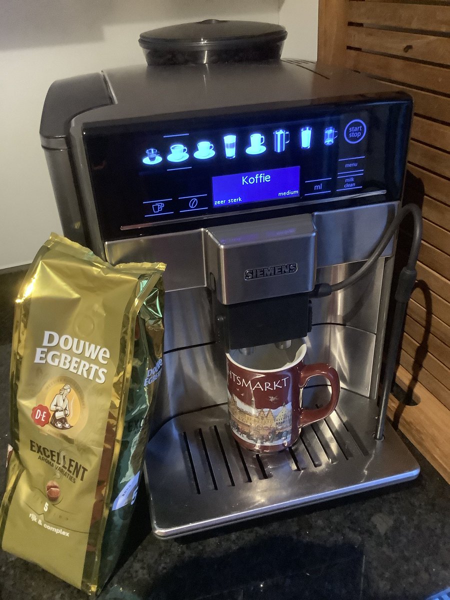 hansdamen's tweet image. #koffie is trending zie ik. Hier ook met deze geweldige combi van @DouweEgbertsNL en @SiemensNL. 
(#noadd, ik vind het gewoon lekker 🤤)