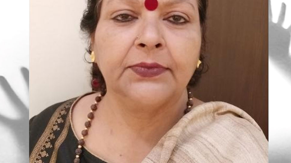ZeeTamilNews's tweet photo. கோயில் பூசாரியால் பாலியல் பலாத்காரம் & கொலை செய்யப்பட்ட உ.பி. பெண்!
இரவு நேரத்தில் வீட்டை விட்டு தனியாக வெளியே சென்றதால், அந்த பெண் பலாத்காரம் செய்யப்பட்டுள்ளார்: தேசிய பெண்கள் ஆணையத்தின் உறுப்பினர் சந்திரமுகி தேவி
#UttarPradesh | #UPRape |#ChandramukhiDevi | #NCW | https://t.co/93KgMnWxN9