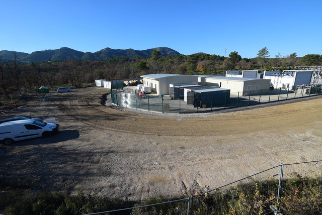 EnedisRegionSud's tweet photo. Vendredi photo 📸Arrivée du 1er des 3⃣ transformateurs qui vont équiper le Poste Source de #SaintSavournin en construction. Ce nouvel ouvrage va renforcer le réseau électrique ⚡️entre @VilledeGardanne et @villedaubagne #Satisfactiondesclients
👏🏽à notre prestataire #Setral https://t.co/Qi6zfxh3F5