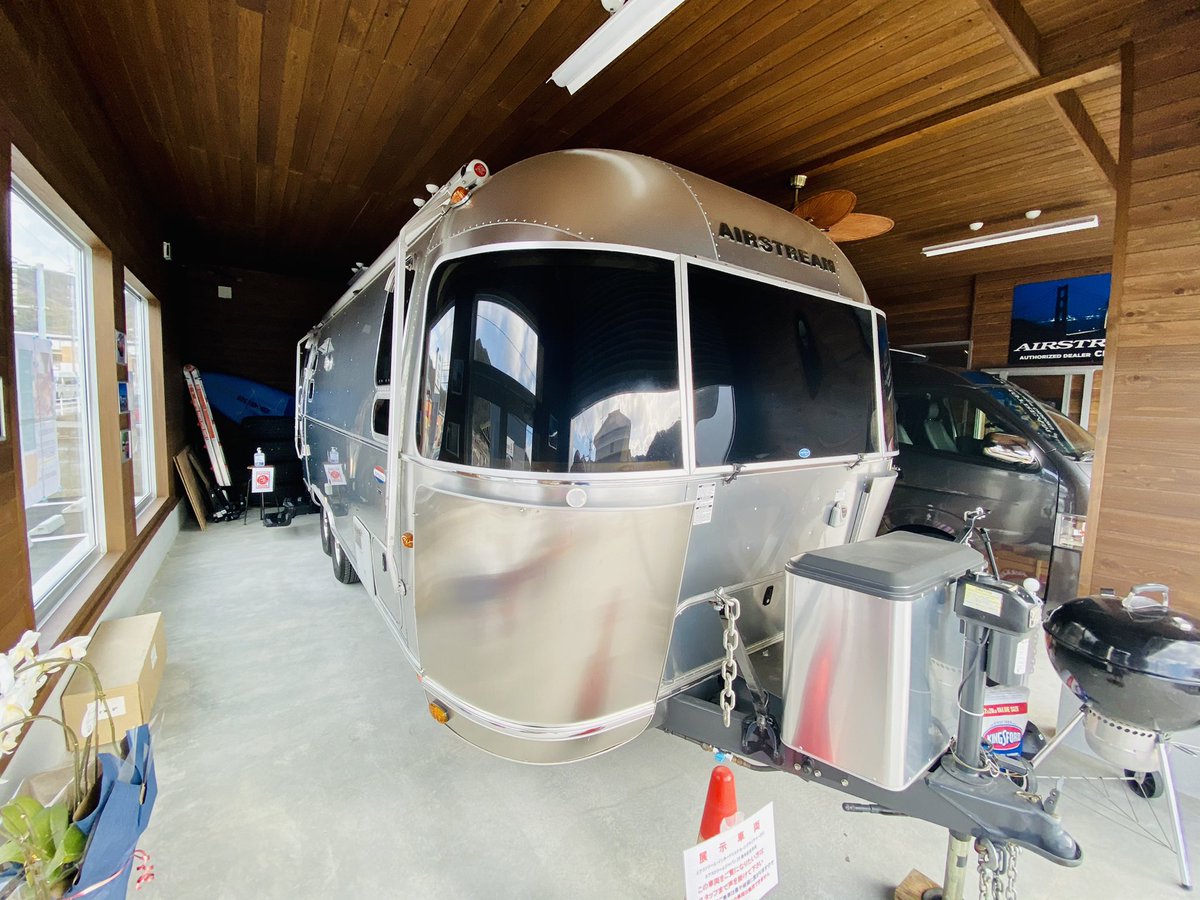 aloha_style's tweet photo. 今日は『BIZEN BASE CAMP』さんに打合せでお邪魔してきました(￣▽￣)
やっぱエアストかっけえっす(*≧∀≦*)

#BIZENBASECAMP
#エアストリーム
#アメリカン https://t.co/b6WMlZErcY