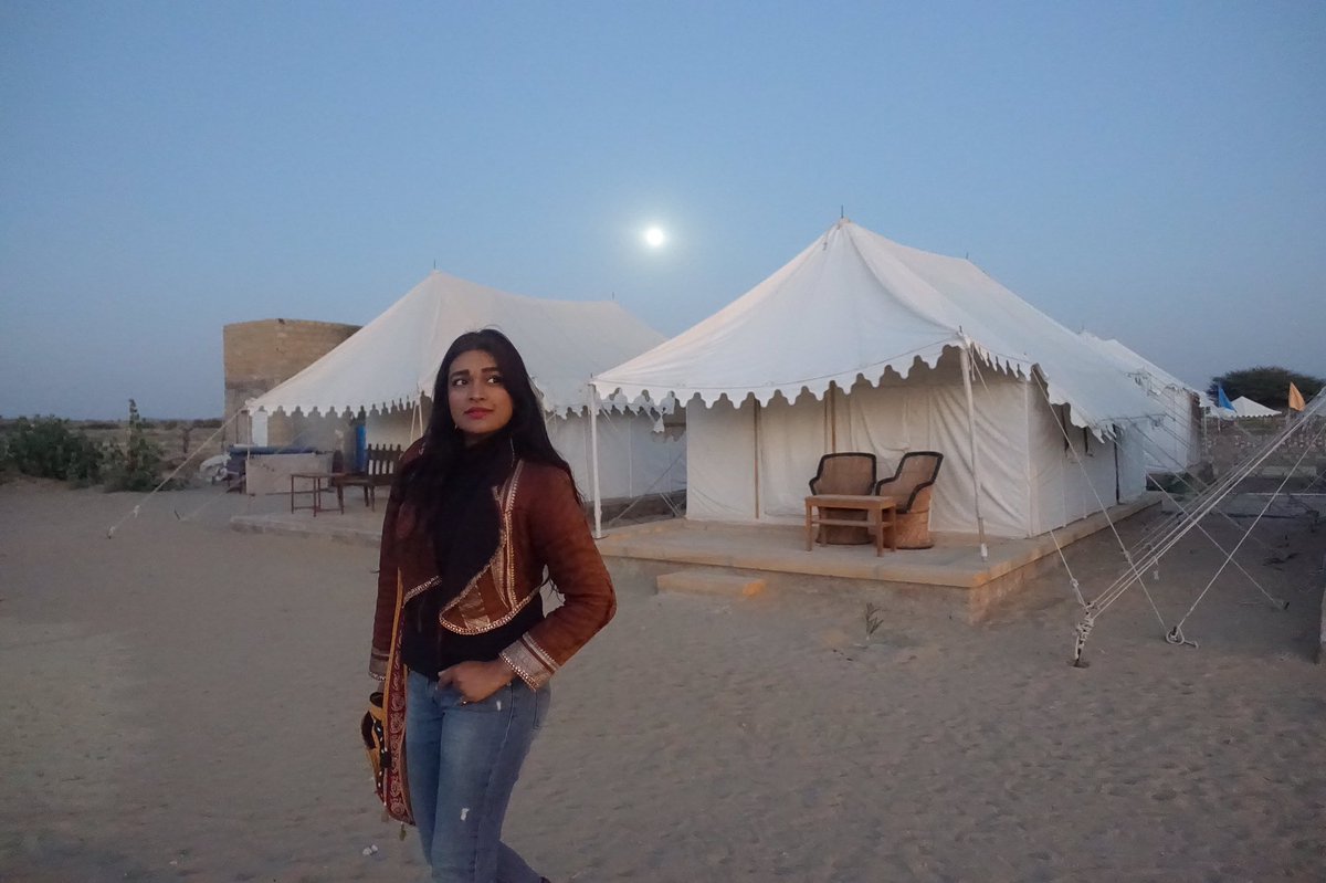 First weekend of 2021 feels like Monday 😂🙊. Meanwhile , the desert moon was something 😍. So I’m just staring at these pictures from my week in Jaisalmer !