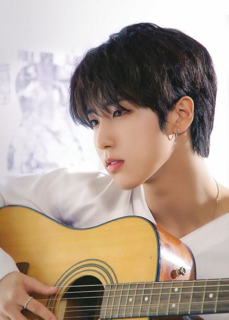 skzpeaxh's tweet photo. — han jisung as your roommate; a sweet thread 🤍✨
#StrayKids #skz https://t.co/QTT49xE1qC