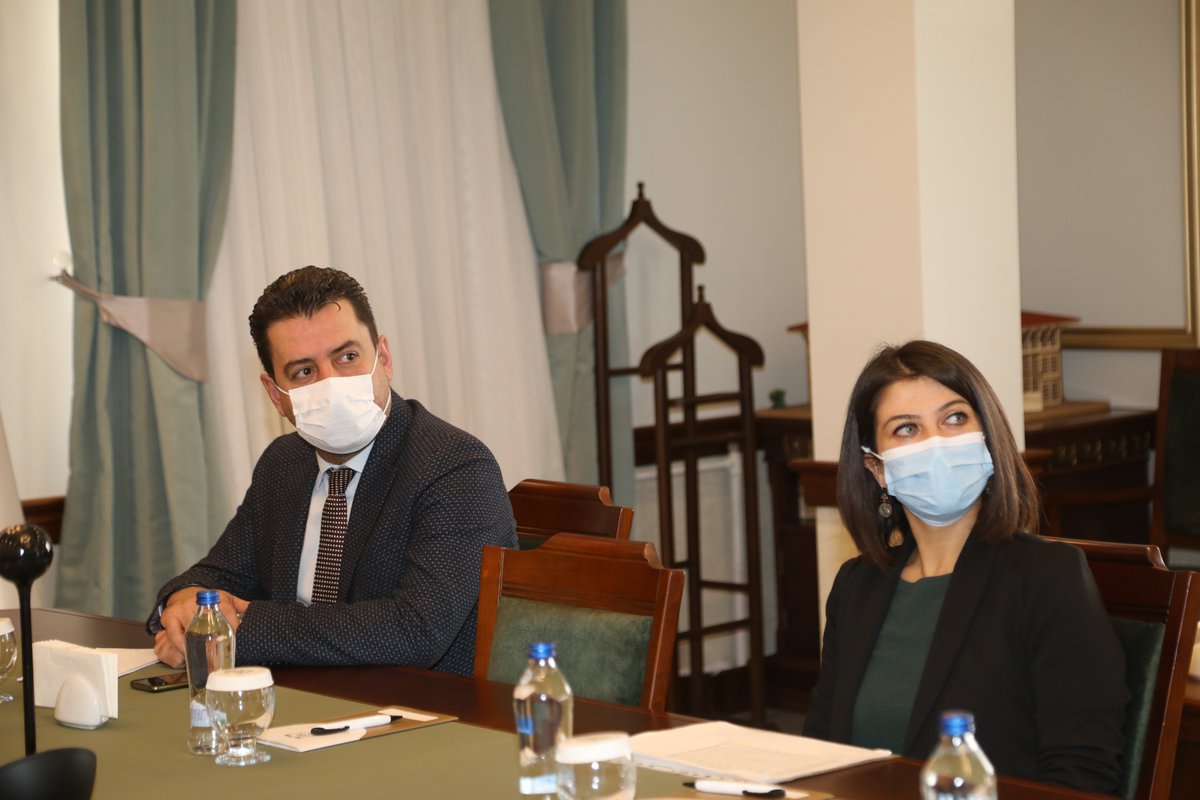 sivasvaliligi's tweet photo. 1️⃣ 2020 LGS'de Türkiye ortalaması üzerinde başarı sağlayan Sivas, 2021 yılında da #KÖPRÜ Projesi'nin katkılarıyla adından söz ettirecek.

8. sınıf öğrencileri ile VKS üzerinden bir araya gelen Valimiz Salih Ayhan, öğrencilere tavsiyelerde bulunarak, sınavda başarı sözü aldı. https://t.co/YybZ2jV2MF