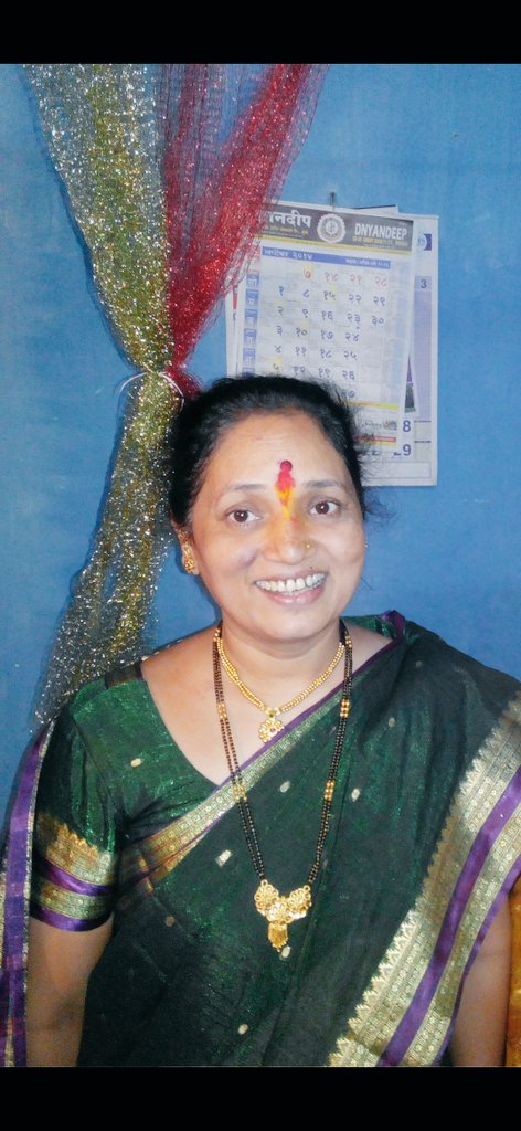 माणसे कामावलीत तिने.आणि का नाही कोण येणार, हिने नेहमी सगळ्यांना मदत केलीये. हसवलंय, आनंद वाटलाय.मला गाडी घ्यायची होती. महाग होती म्हणून मी पैसे साठवायचो पण हिच्या हॉस्पिटललाच जायचे. पण हिला त्याचे खूप दुःख.मला म्हणायची दादा माझ्यामुळे तुझी गाडी राहतीये रे बाळा. +