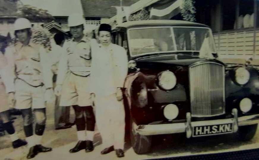 Kenderaan VVIP & abam polis pengiring dulu-dulu. 

#GambarLama 
#lejen 
#klasik 
#sejarah 
#History 
#RoyalMalaysiaPolis 
#PolisDiRajaMalaysia 
#PolisTrafik