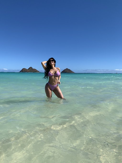 Staring the year with the best vibes 😌🌊🌊🌊🌊☀️✨ #honolulu #hawaii https://t.co/Ud0m0jYYXn<a href="/tag/hawaii"class="tags"><span>#hawaii</span></a><a href="/tag/honolulu"class="tags"><span>#honolulu</span></a>