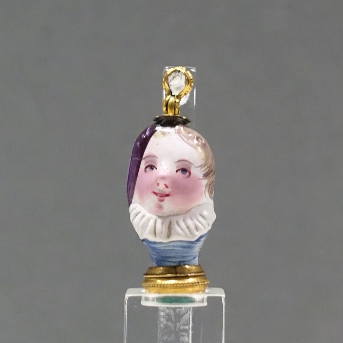 青野 尚子 On Twitter ドルチェアーンドガ じゃないですが香水です 正確には瓶です 順番に18世紀イギリス 19世紀イギリス 19世紀ドイツ マイセン どれも高さ3センチぐらい 超絶技巧にはまります パナソニック汐留ミュージアムで明日から3 21まで 時節柄