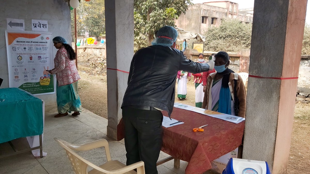 TeamLatehar's tweet photo. #COVID19 टीकाकरण को लेकर लातेहार में सिविल सर्जन डॉ एसके श्रीवास्तव के नेतृत्व में पूरे जिले में सफलता पूर्वक संपन्न कराया गया #Dry_Run प्रक्रिया, सदर अस्पताल समेत सभी CHC में आयोजित हुआ कार्यक्रम। @HemantSorenJMM @BannaGupta76 @drharshvardhan https://t.co/T75l94bS5R