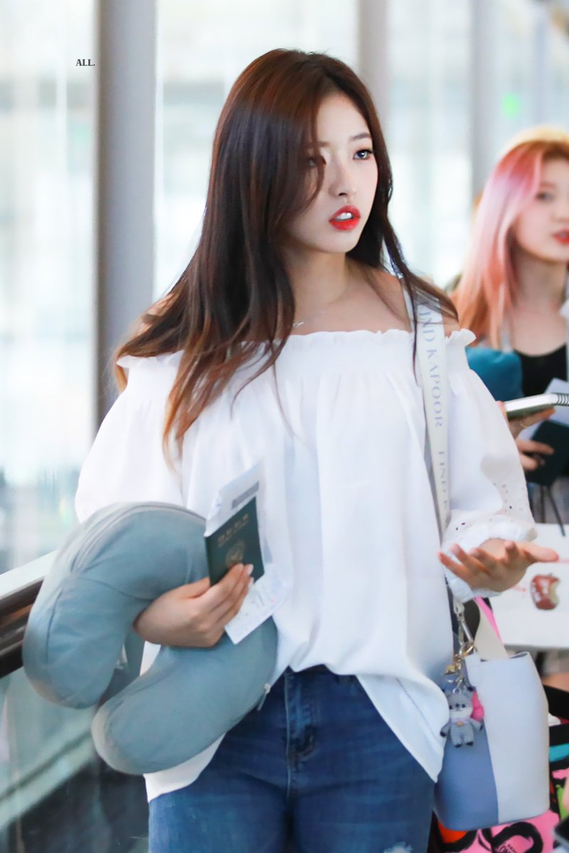 AllforHye_'s tweet photo. 190815 LAX 

#올리비아혜 #손혜주 #이달의소녀 #LOONA #OliviaHye @loonatheworld https://t.co/pR9LuQO1iu
