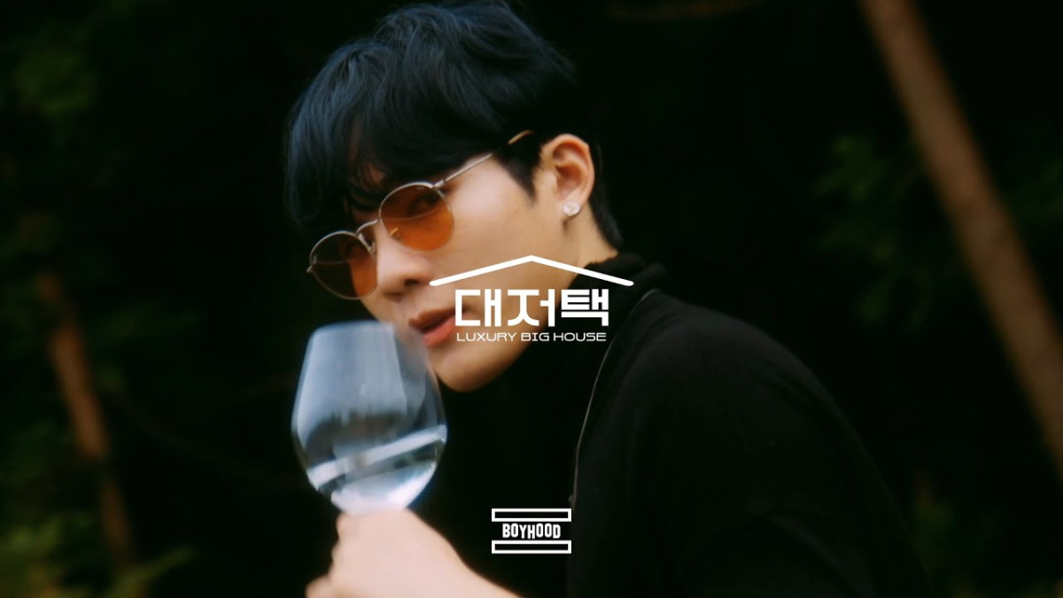 allkpop on Twitter: "BOYHOOD (Nam Dong Hyun) lives out his dreams in 'Luxury  Big House' MV https://t.co/R7z76vYh7m… "