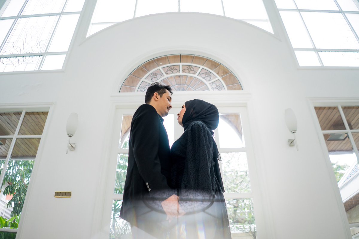 MelindaAghnia's tweet photo. Waktu 5 hari kenal aku langsung bilang:
" Kalo serius ayok, kalo mau main main silahkan pergi "

Pertama kali dia dateng kerumah malemnya langsung nanya :
" Kamu maunya akad nikah kapan? "

Aku: ....

Dan.. sekarang Bismillah, menghitung hari 💍 https://t.co/5ehuuMC7nb