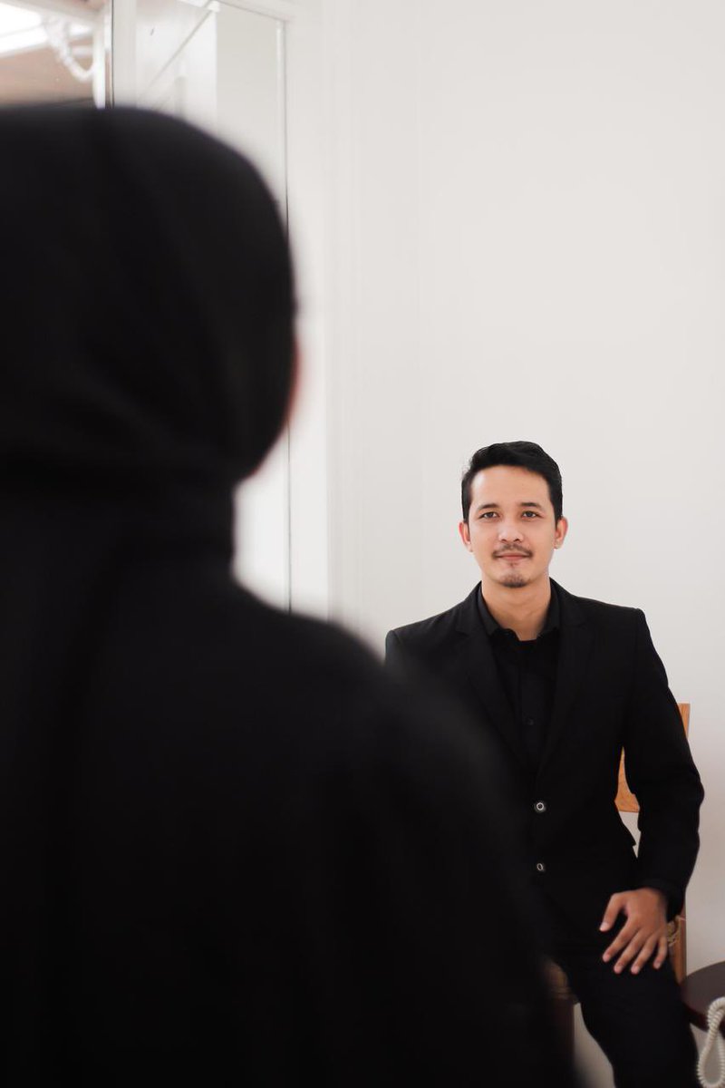 MelindaAghnia's tweet photo. Waktu 5 hari kenal aku langsung bilang:
" Kalo serius ayok, kalo mau main main silahkan pergi "

Pertama kali dia dateng kerumah malemnya langsung nanya :
" Kamu maunya akad nikah kapan? "

Aku: ....

Dan.. sekarang Bismillah, menghitung hari 💍 https://t.co/5ehuuMC7nb