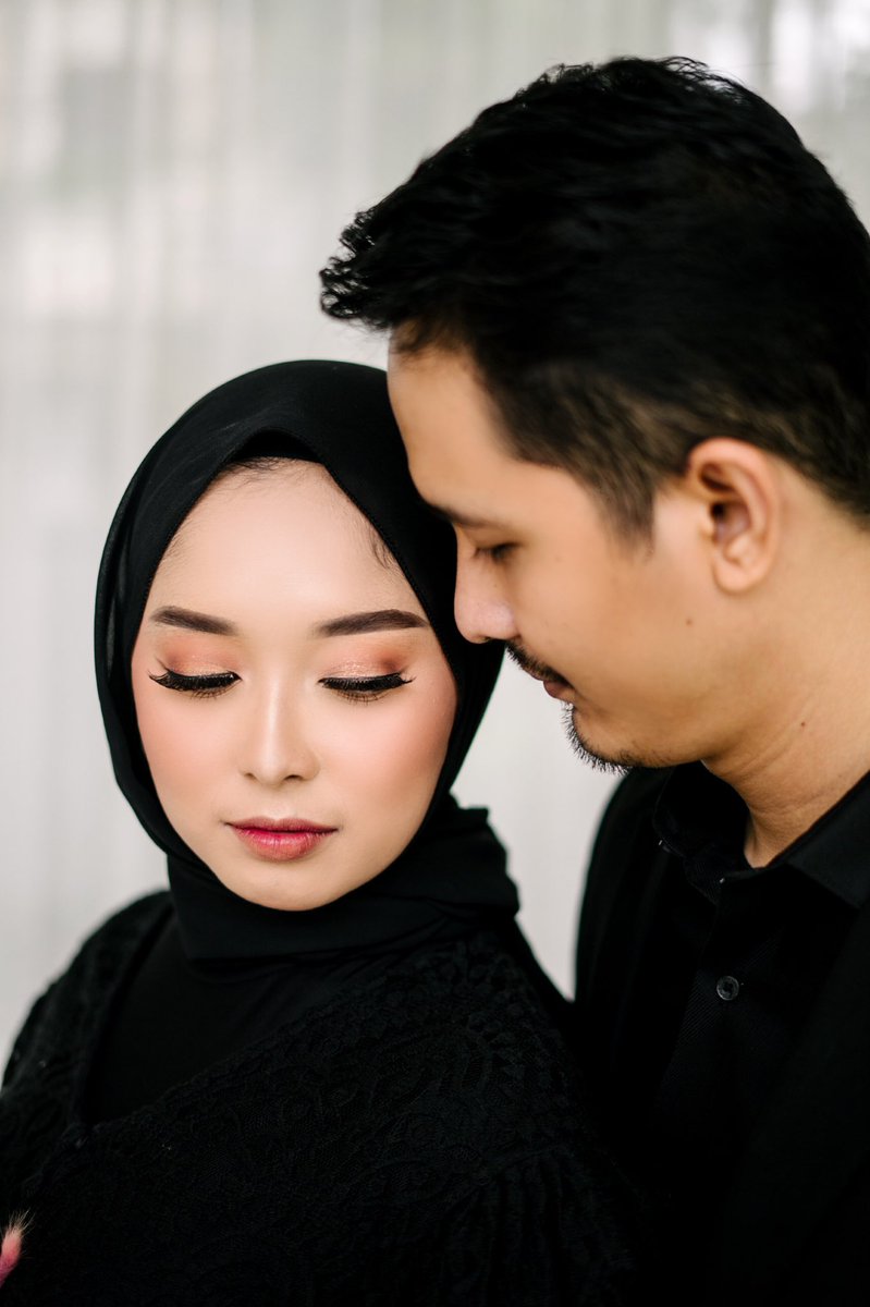 MelindaAghnia's tweet photo. Waktu 5 hari kenal aku langsung bilang:
" Kalo serius ayok, kalo mau main main silahkan pergi "

Pertama kali dia dateng kerumah malemnya langsung nanya :
" Kamu maunya akad nikah kapan? "

Aku: ....

Dan.. sekarang Bismillah, menghitung hari 💍 https://t.co/5ehuuMC7nb