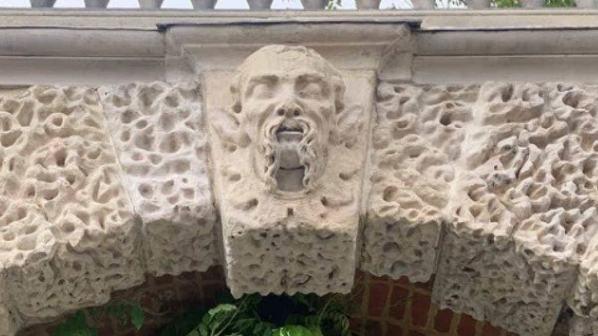 LondonStoneCon's tweet photo. June 2020. Repair &amp; conservation of Northumberland Arch, originally part of Northumberland House, The Strand. When the house was demolished in 1874, the arch was moved and reinstalled in the Garden of Tudor House in Bow. #heritage  #heritagebuildings #masonry https://t.co/pSfdhDU5t0
