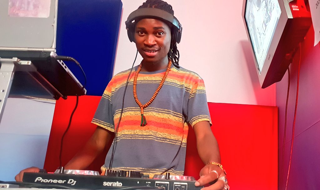 Aiwa ya kukatinga <a href="/Deejayrambo1/">Deejayrambo</a> on the decks. Si Katambe... 🔥🔥

<a href="/AQtee/">Ann Q-tee</a> @ShattaTikiTaka 

#Wakstikitaka 
#RadioNumberOne
