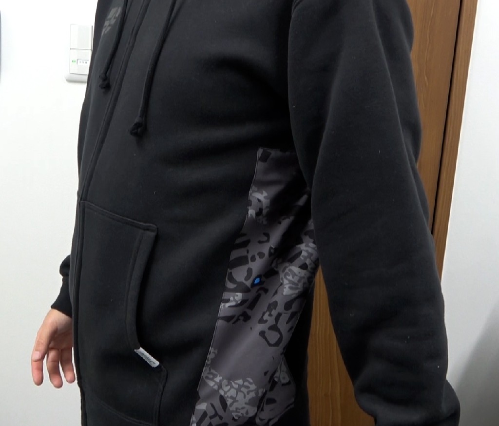 apara80's tweet photo. 【お年玉プレゼント企画🎁】

『PRCパーカー』
※当選者のサイズで受注生産

《応募方法》
①このアカウントをフォロー
　(お済み方はOK)
②このツイートをRT
③当選発表の際アカウント発表を了承頂ける方

《応募期限》
1月11日23時59分まで

チャンネル登録もよろしくね♫
https://t.co/b8mvqFcO8u https://t.co/7eft1atuWs