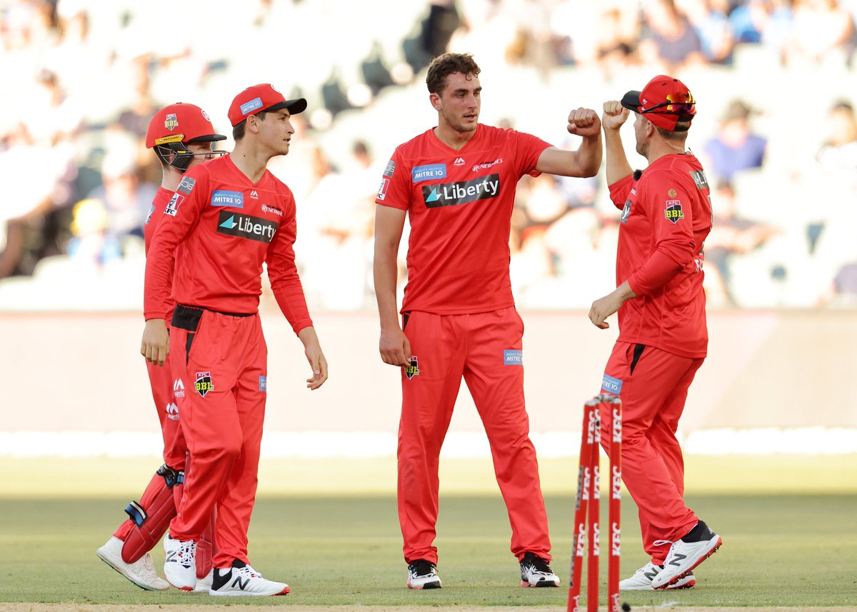 weRcricket's tweet photo. 177/7 the Strikers manage after 20 overs. They were 129/1 after 14 overs and 200 was certainly on the cards. The Renegades pulled things back, conceded only 41 in the last 5, but can they chase 178? 

Live Match Report ➡️https://t.co/YU6LeC14aP

#BBL10 #ASvsMR https://t.co/PHCLge6dBK
