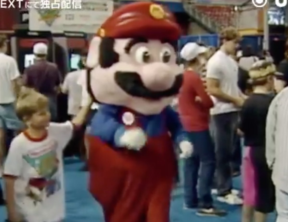 Arichang 80年代ハード対決の映画に出てくる着ぐるみのマリオ良すぎてusjもこれでいってほしい