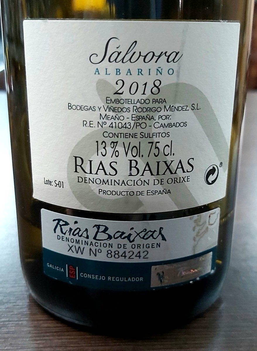 Cata rápida del #vino SALVORA 2018 (D.O. Rías Baixas) - Balsámico, manzana roja madura, toques herbáceos y especiados. Graso, con peso, acidez media/alta, cítrico, sabroso, ligero amargor, largo. 90 ptos #Sibaritastur
