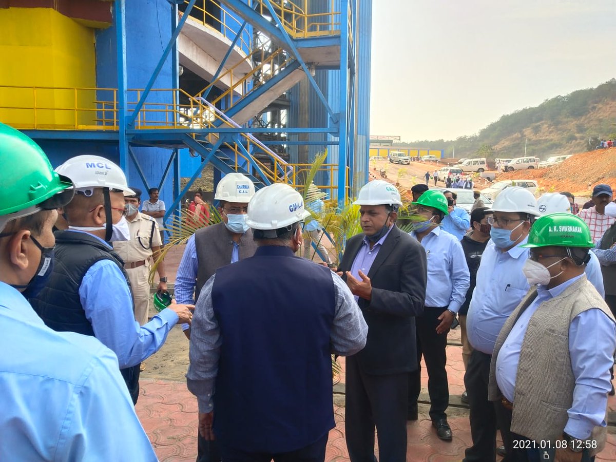 mahanadicoal's tweet photo. Chairman @CoalIndiaHQ Mr Pramod Agrawal reviewed operations of two SILOs of 8 MTPA capacity each in Lingaraj Area, MCL. He was accompanied by Mr PK Sinha, CMD &amp; Mr OP Singh, Director (Tech/Ops) @mahanadicoal. Area GM Mr R Raju briefed visiting dignitaries about the operations. https://t.co/LgpqNTJr0W