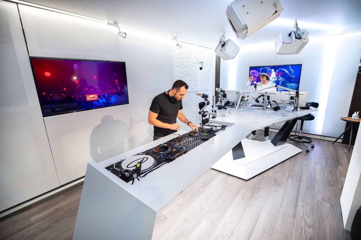 dennissheperd's tweet photo. So grateful for the opportunity to showcase my album during #ASOT998. Thank you for having me @arminvanbuuren & @rubenderonde 🙏🏻 @asot
“Find The Sunrise” drops next Friday, January 15th and you can pre-save it at https://t.co/iq2Xfzaj7z, hope you will enjoy it 😊 https://t.co/mxhqUtxLqy