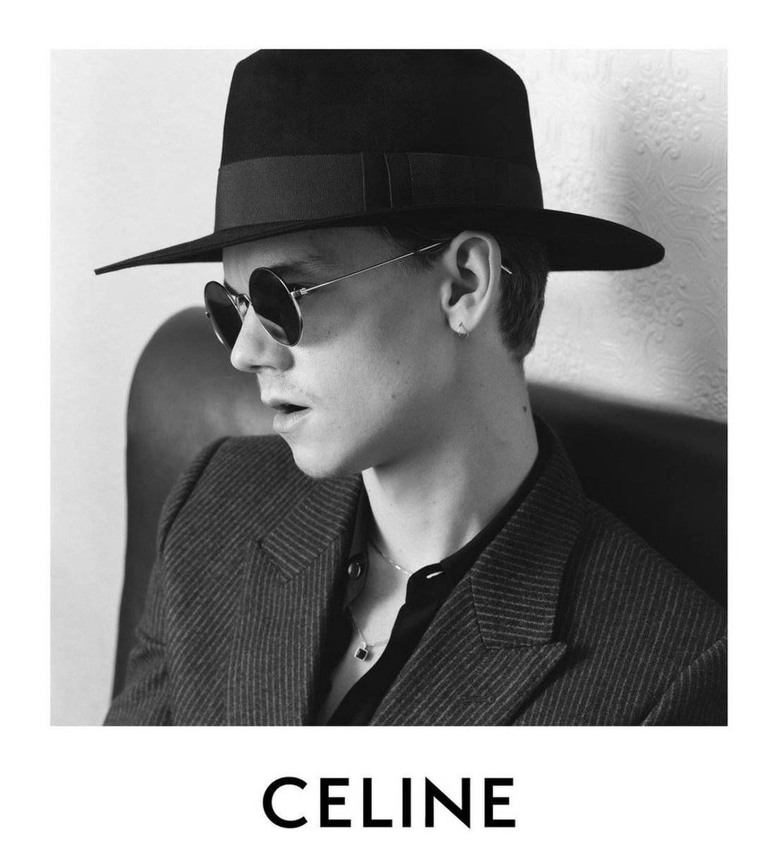 Nina Celineの広告写真 Netflixのチェスのドラマ クィーンズギャンビットのベニーこと トーマス ブロディ サングスター ラブ アクチュアリーの少年サムだよ エディ自ら撮影 この雰囲気めっちゃカッコイイなぁ Celine