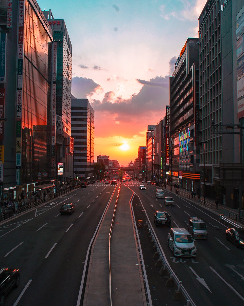 KeJepangYuk's tweet photo. [Tempat Spesial Menikmati Matahari Terbenam di Osaka]

Mencari tempat yang bagus untuk melihat matahari terbenam di tengah padatnya kota Osaka? Kalian bisa mencoba untuk datang ke wilayah Tennoji, tepat di stasiun Tennoji. https://t.co/9HHLuQeE79