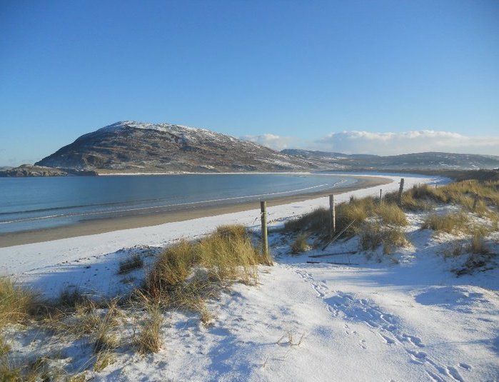 Another white morning in Inishowen 🌨️. Conditions are bad on some roads throughout the peninsula so take care ❄️🥶 

📍 Tullagh Beach