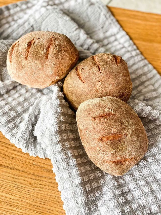 PaneSalus's tweet photo. ✅Ridotto contenuto calorico, a tasso ridotto di sodio, ricco di fibre e proteine...👌Il tuo #PaneSalus fatto in casa 🧑‍🍳è l'alternativa light al pane comune, per i suoi ottimi valori nutrizionali✨Pic by @lcfoodlovers_ 💪Preparato di @RuggeriFarine  #PaneFunzionaleSalus #cucinare https://t.co/LXu71DsMMK