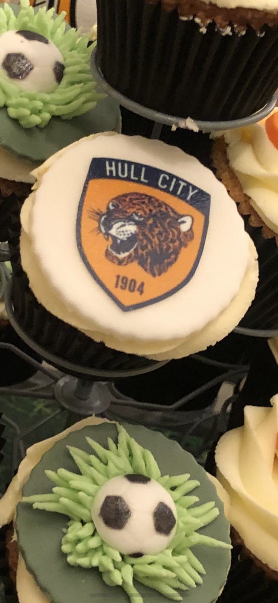 nes5y's tweet photo. @HullCity @Jordydewijs4 Enjoy! 🐯🎂😋From @AllisonX6tra  #HappyBirthday https://t.co/BY37pvzfpZ