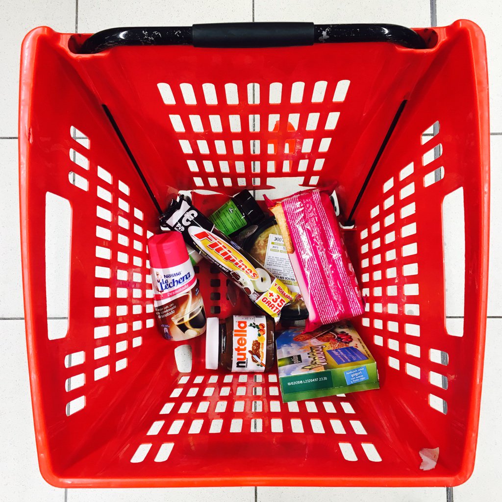 SinAzucarOrg's tweet image. Empezamos con #menosAzúcarOrg

La reducción del consumo de azúcar empieza en la compra.

No compres galletas, bollería, colacao, leche condensada, batidos, etc.

Si los tienes en casa te los vas a comer en el momento que bajes la guardia.

Si no los compras, no te los comes.