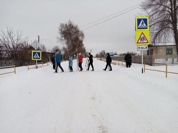 LadyBalanced's tweet photo. 8 января 2021 года в рамках  профилактической акции «Внимание – дети! Зимние каникулы!» родительским патрулем обучающихся 7 класса ГБОУ ООШ с.Заволжье был организован рейд по сельскому поселению с целью  осуществление контроля в местах наиболее активного передвижения транспорта. https://t.co/8c4TAInQ3x