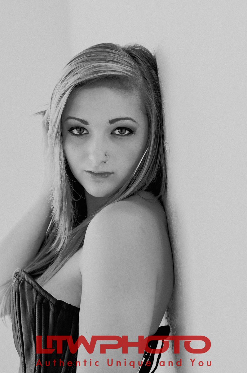 Whoops, missed a day! That's okay, it was spent reading, catching up with family, and being mauled by a puppy. So here is Thursday's Throwback.

I'm starting the call for #models for fine art portrait/glamour, fashion, and #boudoir. 

Model: Christina