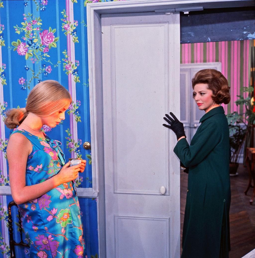 Alors bien sûr, évidemment, elle est l’inoubliable maman de Catherine Deneuve dans les Parapluies de Cherbourg (doublée au chant par la sœur de Michel Legrand), mais si vous pensiez vous abstenir, pensez à regarder avant 1 ou 2 films qui peuvent être vraiment sympa ce week-end 