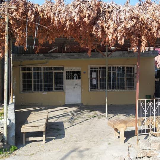 Tarsus İnköy’de, aylardır kapalı olan işyeri nedeniyle kredi borçlarını ödeyemeyen ve çocuklarına tablet alamayan 42 yaşındaki dört çocuk babası kahvehaneci Orhan Erten intihar ederek hayatına son verdi...
v/CHP Mersin Milletvekili Ali Mahir Başarır