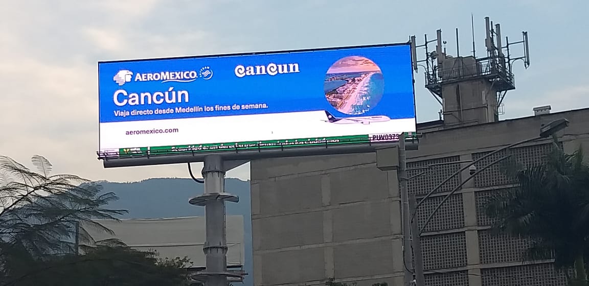 Lemdio_eu's tweet photo. #Deliverd and #installed #ledscreen for a customer in Colombia. fantastic site for an LED billboard this size. https://t.co/3fBNig6Yk7