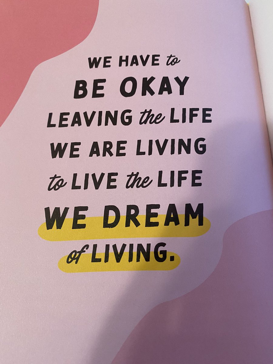 JazminsVoyage's tweet image. Happy Friday mi gente! @HelloFears #HelloFears