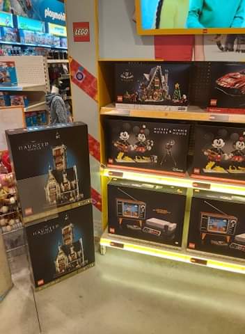 Héél veel nieuwe, coole LEGO sets zelfs.
Dingen die ik hier nog niet verwacht had. 
#blokdown @funbelgium