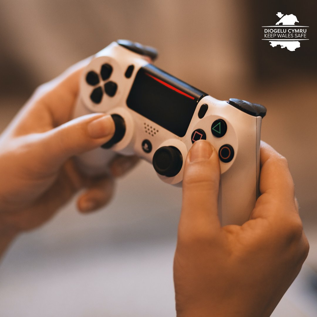 WG_Education's tweet photo. Did you get a new Xbox or PlayStation for Christmas?

Here’s how to use it to access your Hwb account: https://t.co/xSt1aIsnLn

@HwbNews

#KeepWalesLearning https://t.co/I4tdtyEzlw