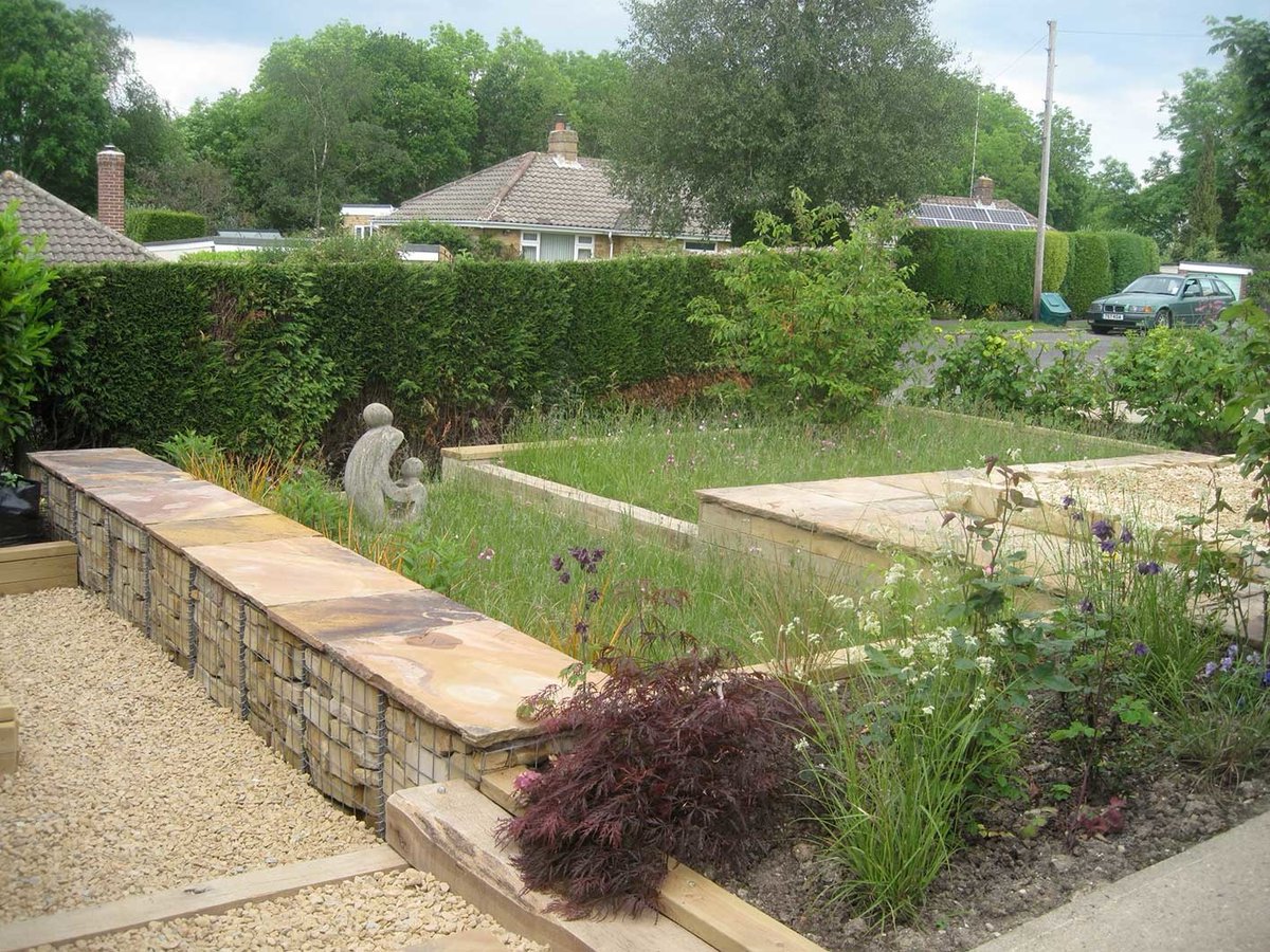 wildflowerturf's tweet image. New research carried out by the RHS in collaboration with Sheffield, Westminster and Virginia Universities has shown that including even a few plants in your front garden could reduce stress levels #wildflowers #gardendesign