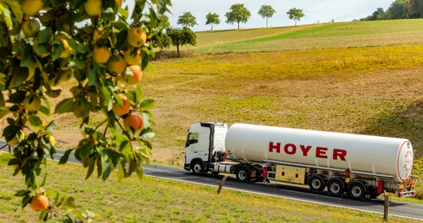 BulkDistributor's tweet photo. The Hoyer Group has combined its Petrolog and Gaslog business units under one roof, known as the 'Contract Division', in order to equip itself for the energy transition.
Read more about this herehttp://ow.ly/m6ew50D0fEP
#Hoyer #Petrolog #Gaslog #energytransition https://t.co/1j3nt4JJpC
