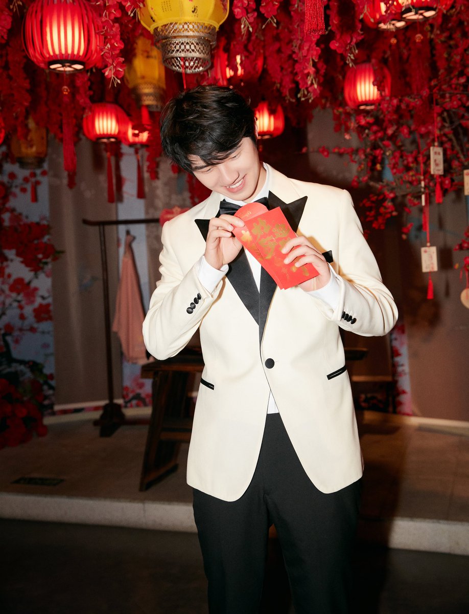 liuhaoran_intl's tweet photo. 210108 Studio Update [2/3]

Haoran at Madame Tussauds Shanghai for the unveiling of his wax figure 

#liuhaoran #刘昊然 https://t.co/dP1igsDg2Q