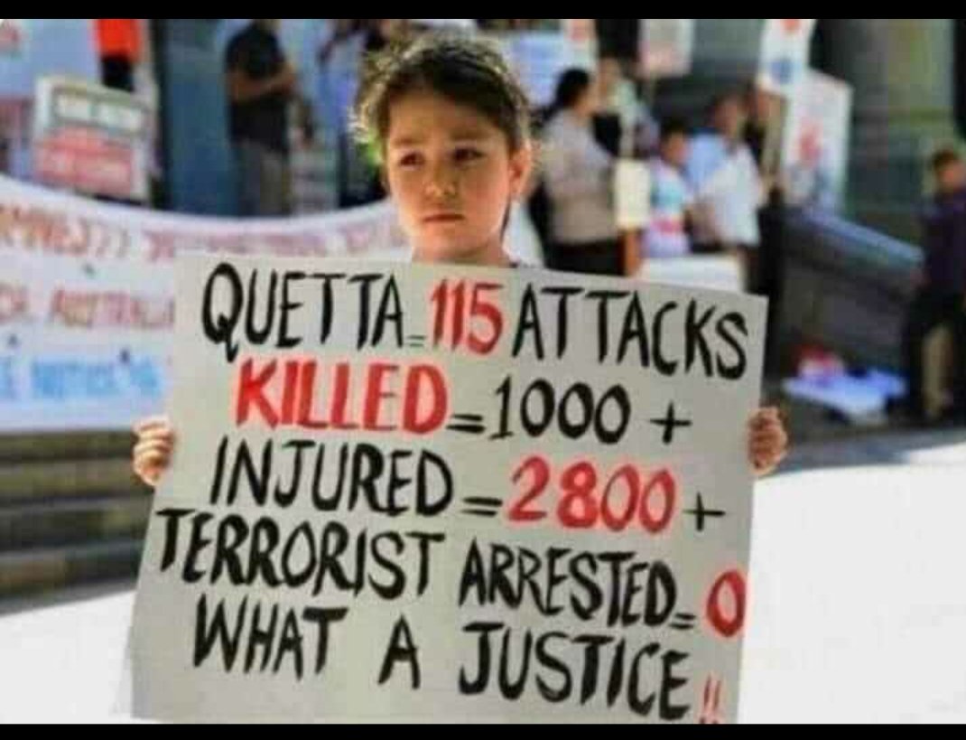 DrZorain's tweet photo. Muje ye dar hai k is bachi ko bhi mar den Q k insaaf k liye khari hai
#HazaraShiasWantJustice 
#JUSTICEFORSHIA https://t.co/2iiczBqUZ9
